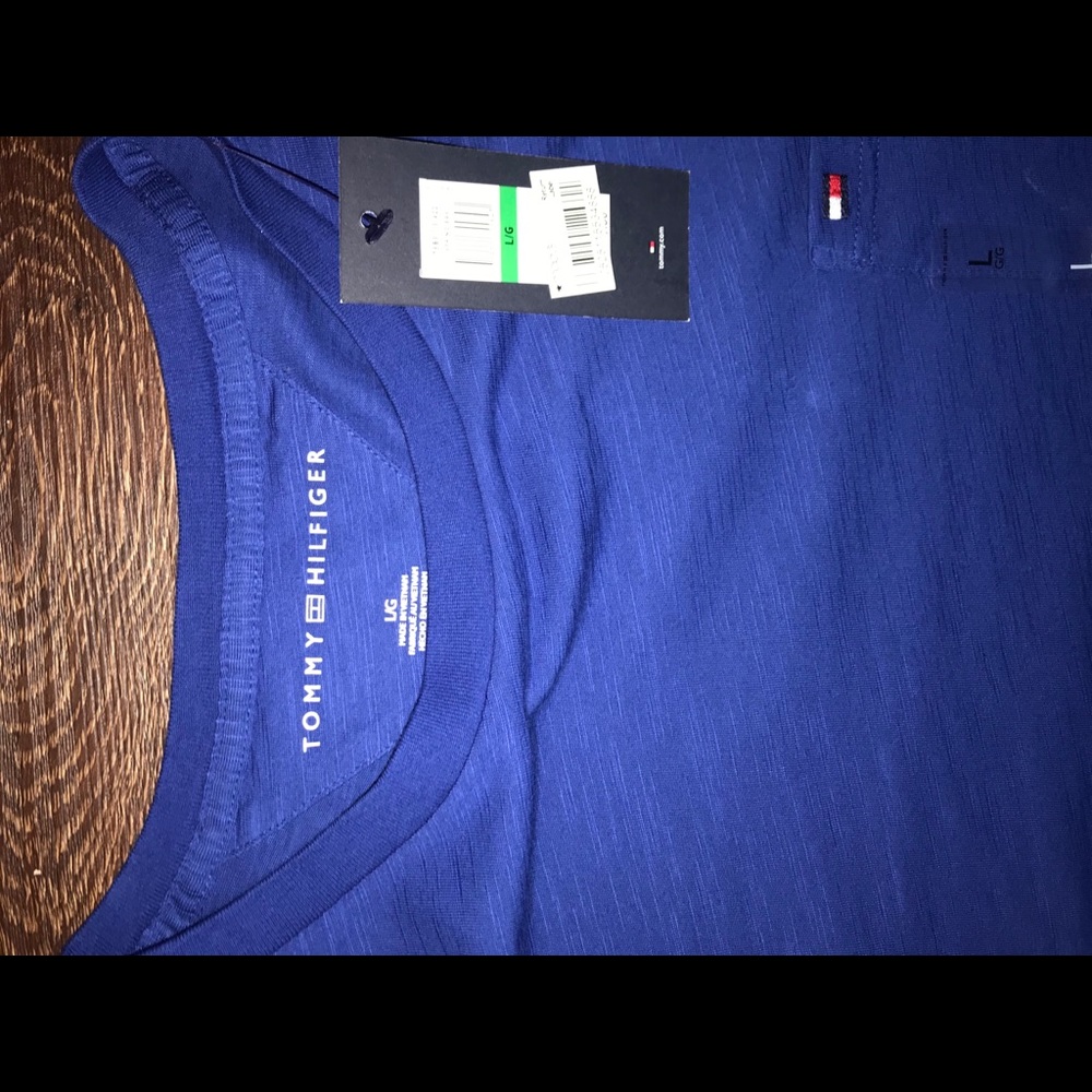 Tommy Hilfiger Large Blue T-Shirt (Never Worn) - Picture 2 of 3